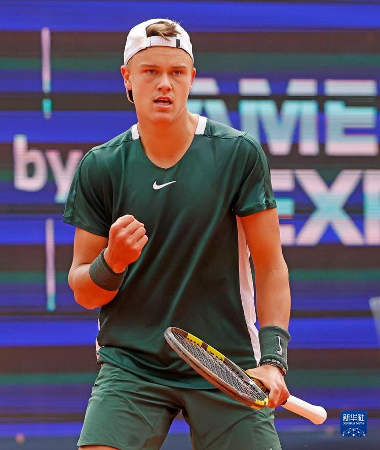 般在绿茵场 般在绿茵场