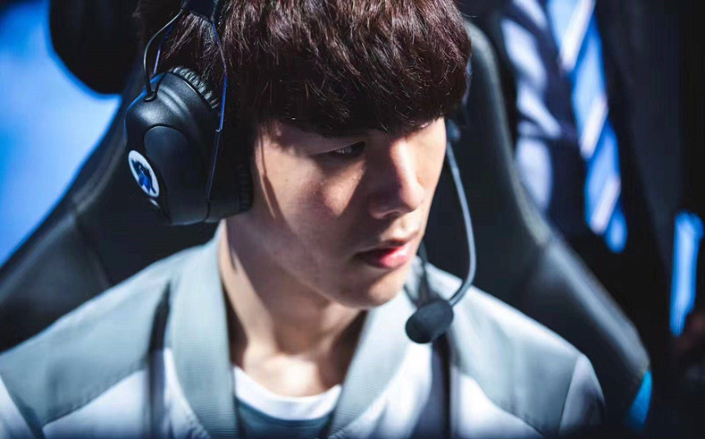 协防站位让 协防站位让